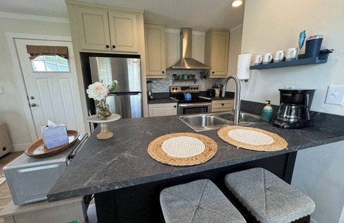 Hazel Green Cabaña | WiFi, Firepit, Fishing Pond - FarmView - Red River Gorge, Kentucky!
