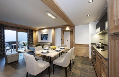 Les Eucherts Apartamento | Wifi, 200m from shops, fitness, swimming pool, balcony, parking, tv, ski locker, 65m², La Rosière