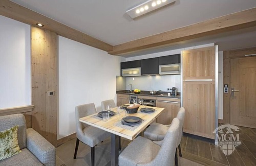 Les Eucherts Apartamento | Wifi, 200m from shops, fitness, swimming pool, balcony, parking, tv, ski locker, 40m², La Rosière