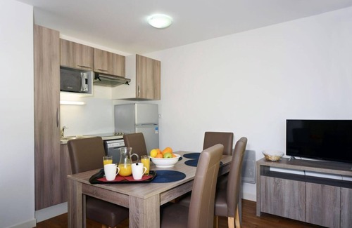 Auris Apartamento | Wifi, 300m del centro estación, fitness, piscina, terraza, balcón, tv, local para esquís, 35m²