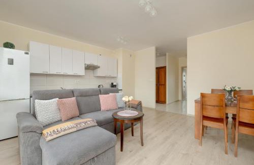 Stare Miasto District Apartamento | Wilczak Spacious Apartment with FREE GARAGE Poznań by Noclegi Renters