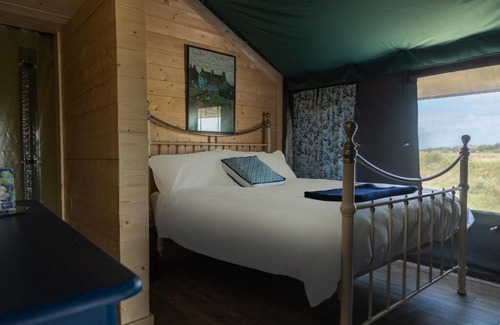 Inverin Cabina | Wild Atlantic Way Connemara luxury safari-tent glamping with outdoor hot bath.