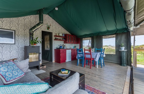 Inverin Cabina | Wild Atlantic Way Connemara luxury safari-tent glamping with outdoor hot bath.