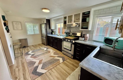 Poplar Grove Casa | Wild Bird Grove-Near Downtown SLC