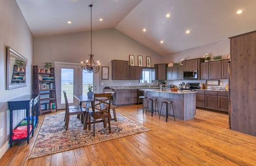 Driggs Casa | Wild Cat Cabin - Sleeps 20 / Hot Tub / Great for Families!
