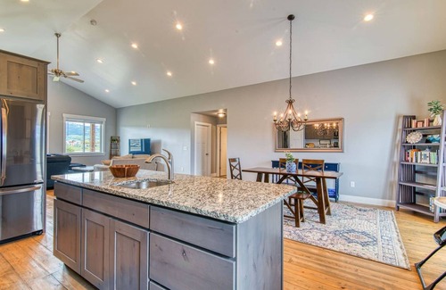 Driggs Casa | Wild Cat Cabin - Sleeps 20 / Hot Tub / Great for Families!