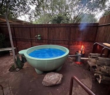 Pretoria Apartamento | Wild Fig Cottage with Tickle Tub in Hartbeespoort