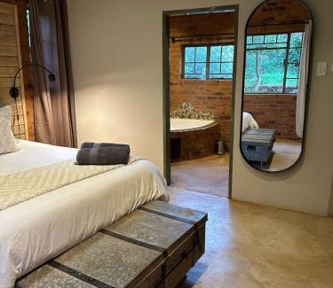 Pretoria Apartamento | Wild Fig Cottage with Tickle Tub in Hartbeespoort