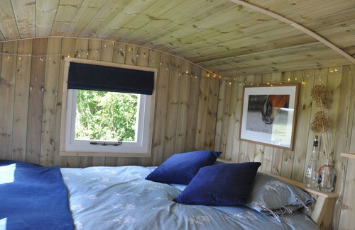 Blandford Forum Cabaña | WILD HARE, romantic, character holiday cottage in Fontmell Magna