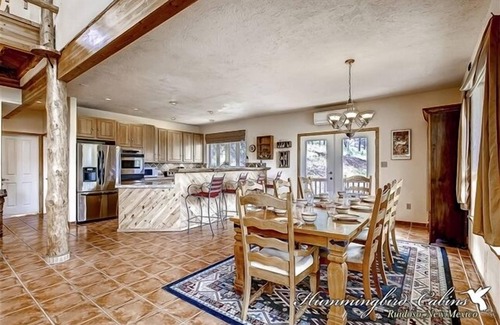 Alto Casa | Wild Horse Lodge: 'Increíble interior y habitación para todos!' Con bañera de hidromasaje