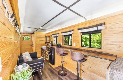 Conway Casa | 🐎 Wild Horse Retreat | Unique Tiny Home Glamping 🌿🔥