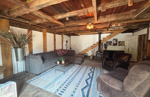 Town of Fulton Cabina | Wild horse sanctuary guest cabin. 1-bedroom in West Fulton