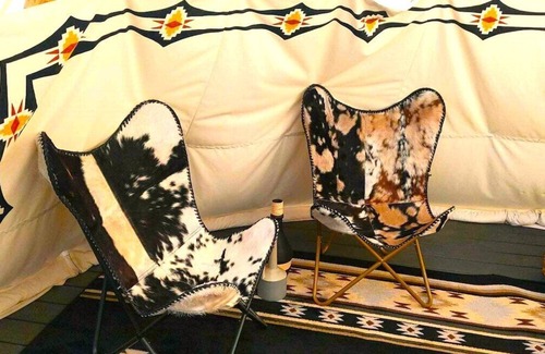 Cave Junction Apartamento | Wild Horses Luxury Tipi - Restrooms and Showers are only a short walk away.