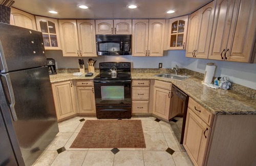 Lakeside Village Condominio | Wild Irishman 1059