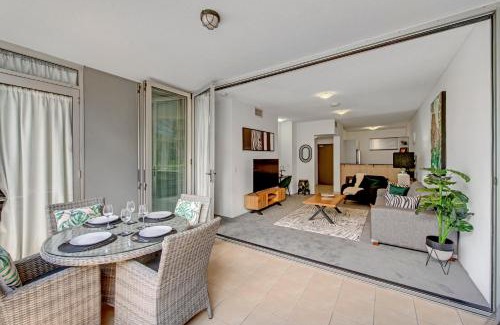South Brisbane Apartamento | Wild Luxe Apt - Southbank & Fast WiFi, Parking