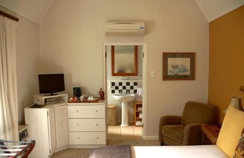 Claremont Casa | Wild Olive Guest House & Villa