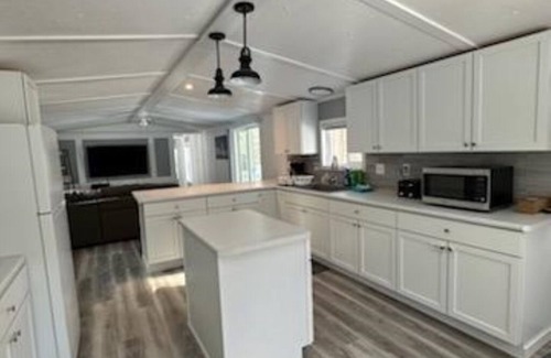 Wild Rose Casa | Wild Rose Retreat - Hot tub and Lake Access