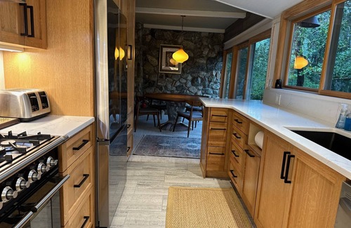 Gasquet Casa | Wild Smith River Front Home