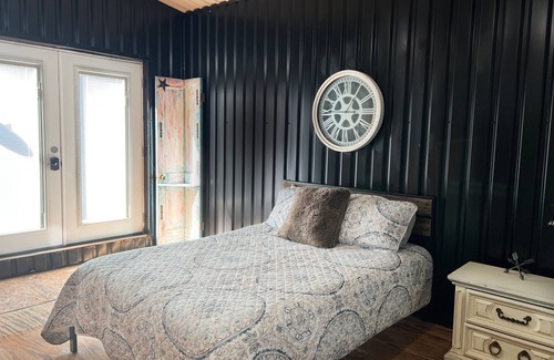 Early Cabina | Wild West Town Los Trece - 5-bedroom / 2-bathroom Lodge, Pool, Hot Tub