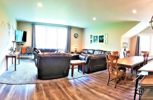 West Salem Casa | Wild woodland waterfowl wonderland!