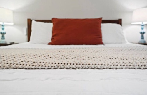 Travelers Rest Casa | Wildberry Place- 15 min to TR w/ Sports Court!