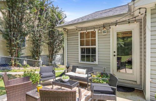 Maplewood Heights Casa | Wildcat Cottage Enchanting Home Ten Minutes to Downtown