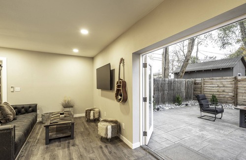 Longmont Cabaña | Wilder Rose Carriage House