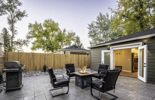 Longmont Cabaña | Wilder Rose Carriage House