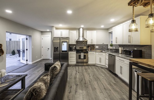 Longmont Cabaña | Wilder Rose Carriage House