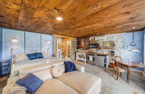 Mentone Cabina | Wilderness Country Inn: France