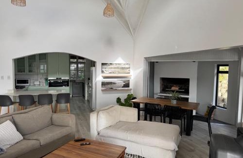 Wilderness Casa | Wilderness deckhouse. views!/sun/sea/river/kayaks