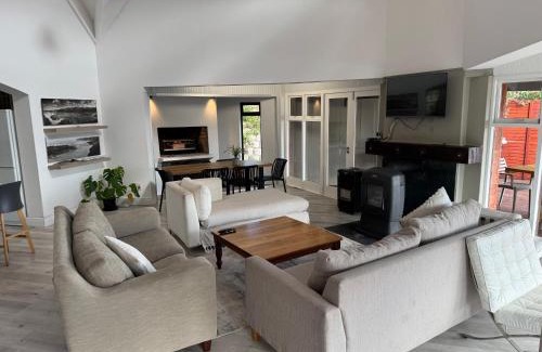 Wilderness Casa | Wilderness deckhouse. views!/sun/sea/river/kayaks