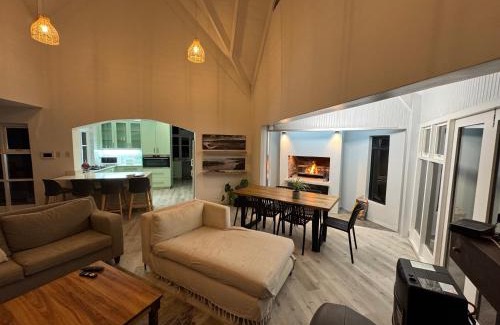 Wilderness Casa | Wilderness deckhouse. views!/sun/sea/river/kayaks