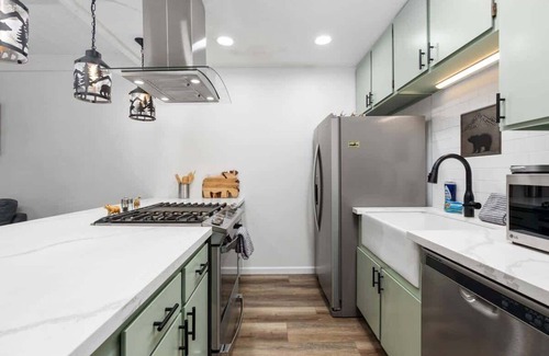 Granite Ridge Condominio | Wilderness Hideaway | Across from the pool & spa!