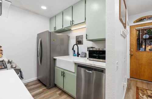 Granite Ridge Condominio | Wilderness Hideaway | Across from the pool & spa!