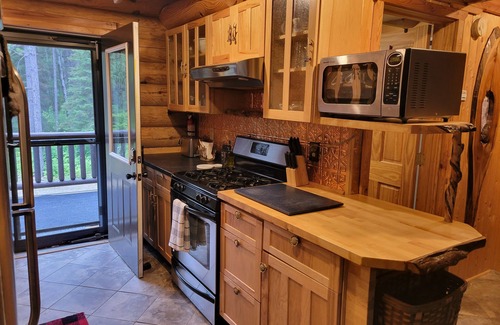 Isabella Cabina | Wilderness Log Home on the River Ely Lakes Fish Hike Ski Snowmobiling ATV Pets