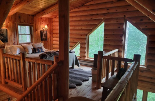 Isabella Cabina | Wilderness Log Home on the River Ely Lakes Fish Hike Ski Snowmobiling ATV Pets