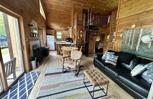 La Pointe Cabina | Wilderness Retreat - Secluded cottage tucked away in the Woods!