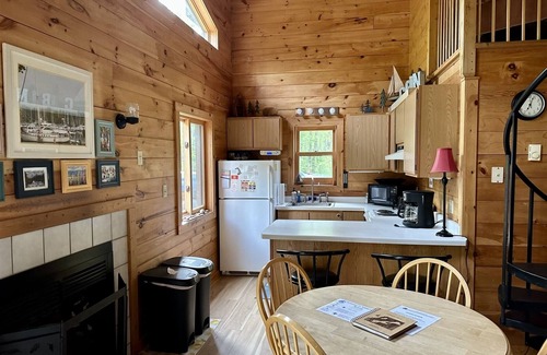 La Pointe Cabina | Wilderness Retreat - Secluded cottage tucked away in the Woods!