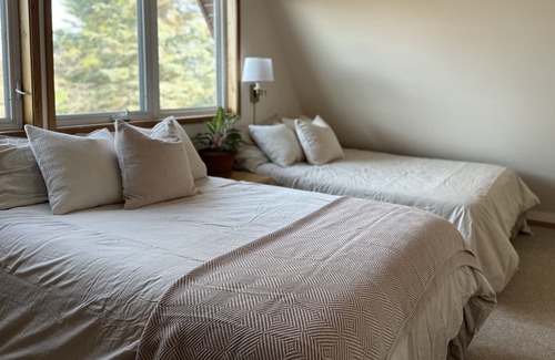 Calabogie Casa | Wildflower Calabogie | Sunsets & Lake Views