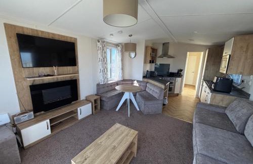 Chapel Saint Leonards Apartamento | Wildflower Meadows 5 - Golden Anchor - Central Heating, Wi-Fi, pet friendly, bed linen - Meadow Lakes Caravan & Lodge Hire