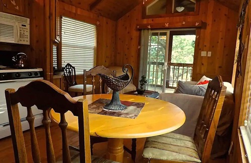 Boerne Cabina | cabina de madera moderno en 30 acres pequeño complejo turístico / rancho (Ver # 67819) cerca de Boerne