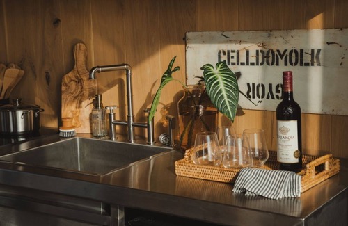 West Tawakoni Cabina | Wilding Hotels Tawakoni Gathering Suite