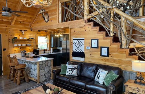 Hot Springs Cabina | Wildlife Cabin at The Natural State Cabins