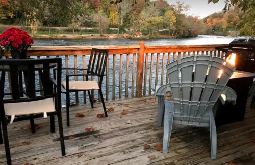 Bryson City Casa | Wildlife Cabin On The River