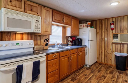Jennings Cabaña | Wildlife Preserve camphouse in Jennings- Includes Tour