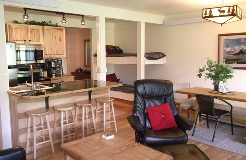 Moose Wilson Road Condominio | Condominio remodelado, Free Sports Club, Bicicletas; Fauna, Vistas al tranvía, Grand Teton NP