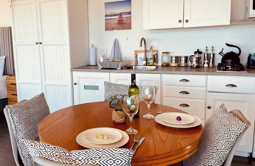 Plettenberg Bay Cabina | Wildside Cabin with Ocean View & Private Hikes