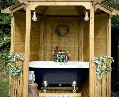 Mabe Casa | WildView Cosy Glamping with Outdoor Bath and stunning scenery