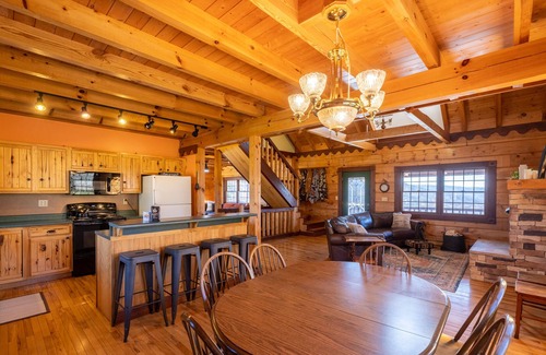 Mountain Base Cabina | Wildview- Private hot tub and mountain views